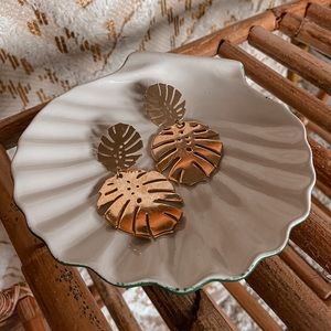 Ceramic sea shell catch all tray